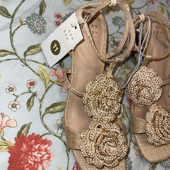 A New Day Esme Tan Crotchet Flower Kitten Heels - Picture 2 of 16